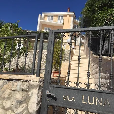 Luna *