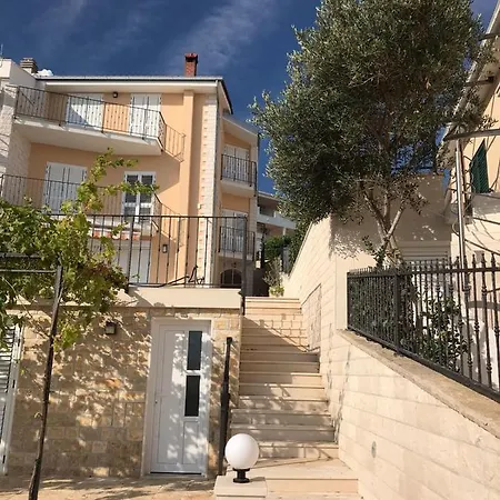 Luna Apartahotel Trogir